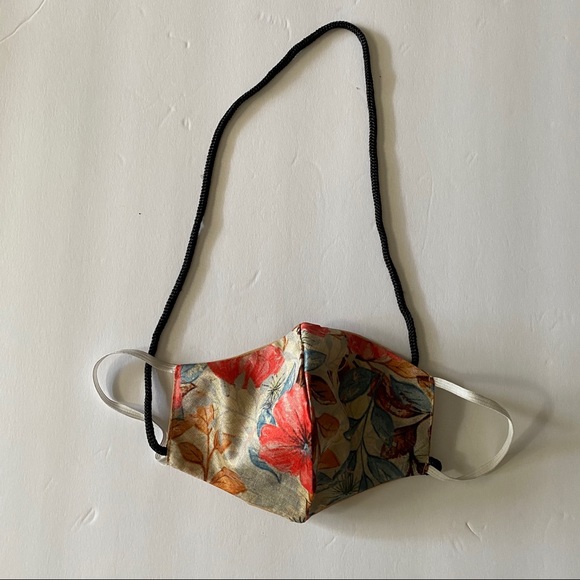 Rayon Upcycled floral fabric mask - floral sketch - Picture 2 of 3